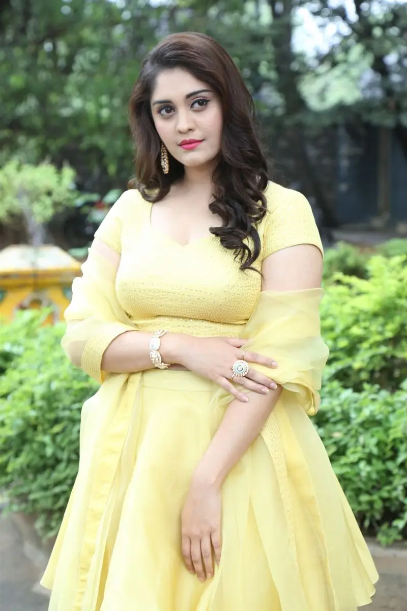 TELUGU ACTRESS SURBHI PURANIK AT DD RETURNS BHUTHALA BUNGALOW MOVIE PRESS MEET 12